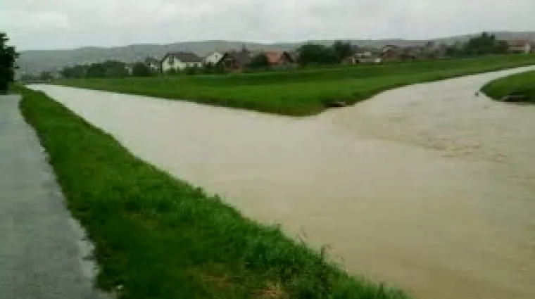 Brodski Mali Pariz u strahu: Voda pred izlijevanjem