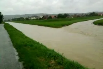 Brodski Mali Pariz u strahu: Voda pred izlijevanjem