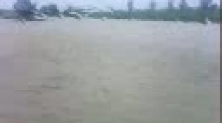 U okolici Đakova sve pod vodom osim ceste