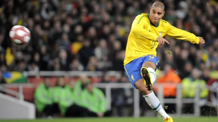 Adriano bi igrao u Romi uz Tottija