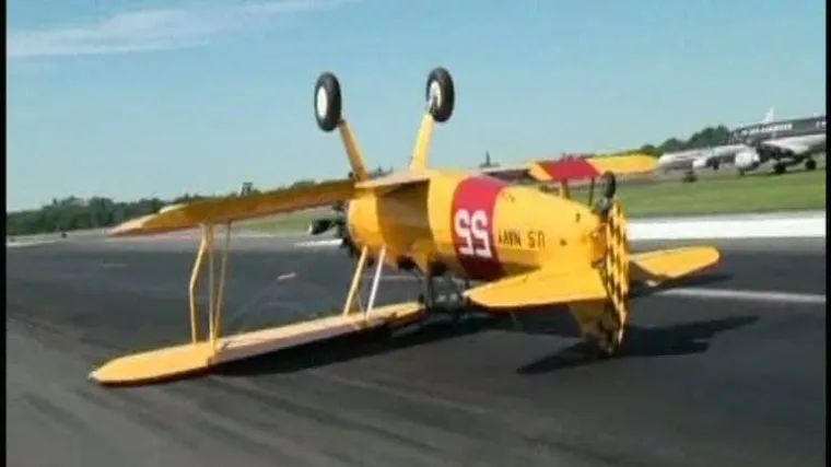 Avion se prevrnuo pri slijetanju