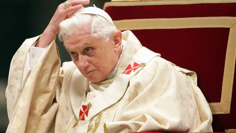 Benedikt XVI od Boga i žrtava zatražio oprost