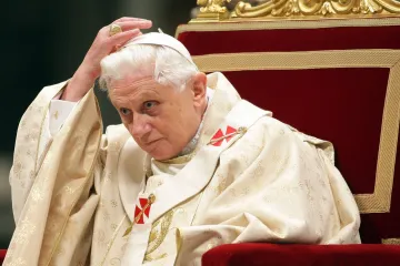Benedikt XVI od Boga i žrtava zatražio oprost