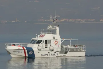 Dječak raketom potopio gliser