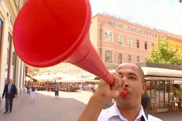 Jadna nam majka, vuvuzele ostaju