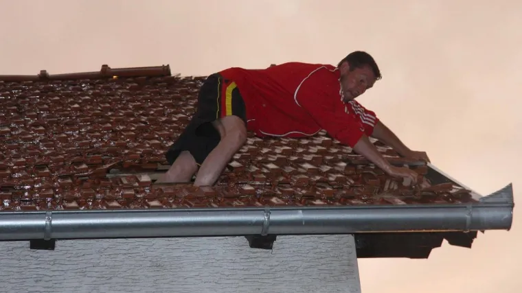 Protugradna raketa pogodila krov