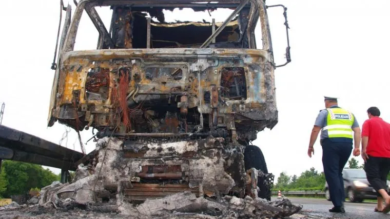 Na autocesti izgorio kamion
