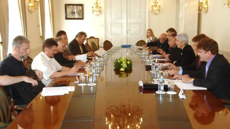 Sindikati: Ove godine neće biti božićnica