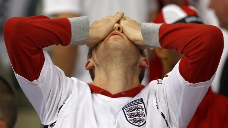 Navijač upao kod Engleza u svlačionicu i vikao na njih!