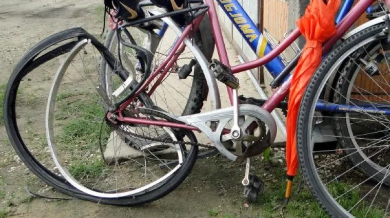 Pijana tinejdžerka autom pokupila bicikliste