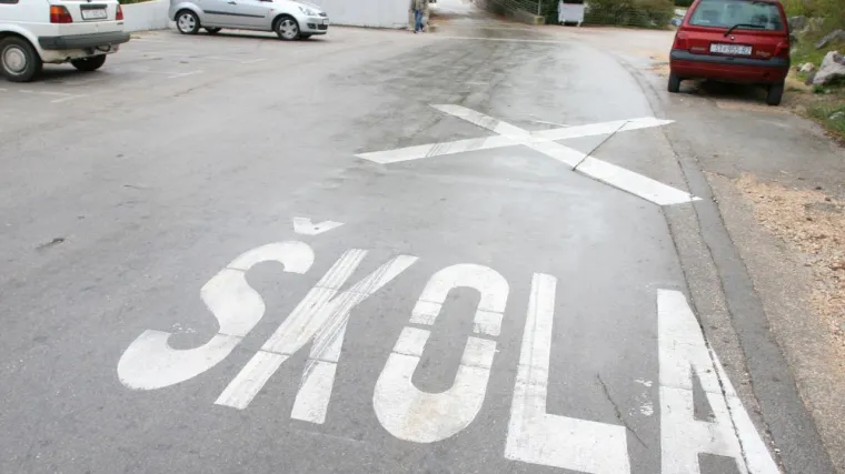 Dječak pretučen u &scaron;kolskom dvori&scaron;tu