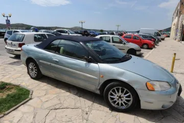 Kabrioletom divljao po rivi i skoro zgazio djecu