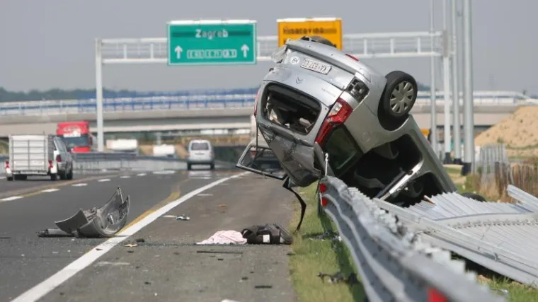 Na autocesti se zabio u za&scaron;titnu ogradu i poginuo