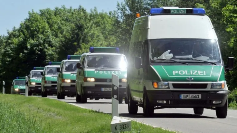 S mrtvom ženom u prtljažniku izazvao sudar