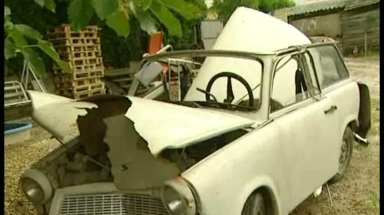 Skr&scaron;ili se u pretrpanom Trabantu