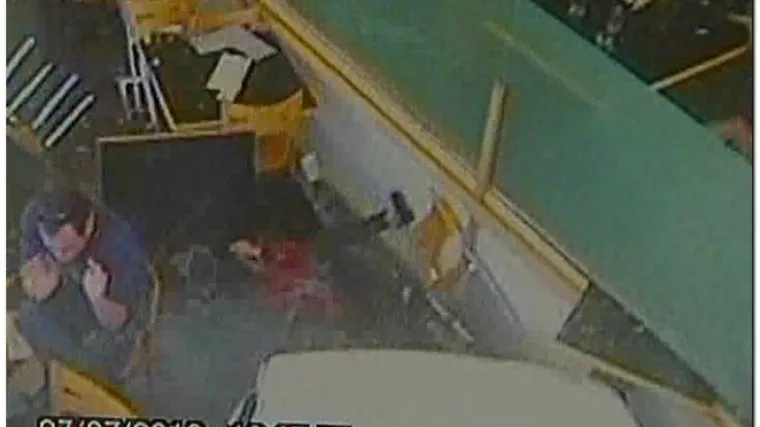 Autom uletjela u restoran