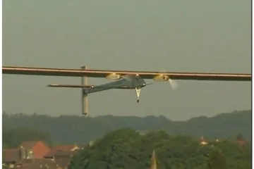 Solarni avion letio 26 sati