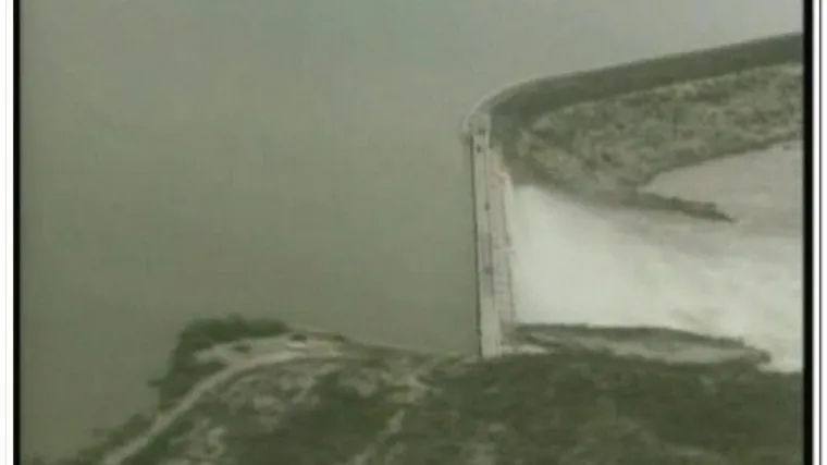 20 tisuća ljudi bježi pred vodom