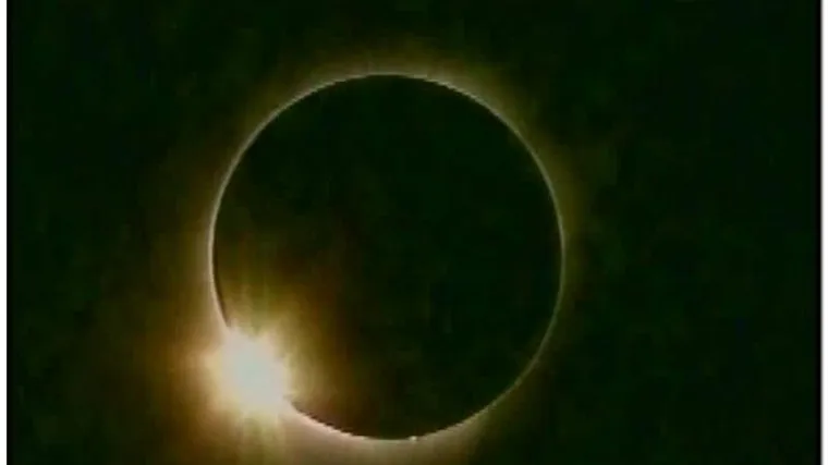 Potpuna pomrčina Sunca u nedjelju navečer