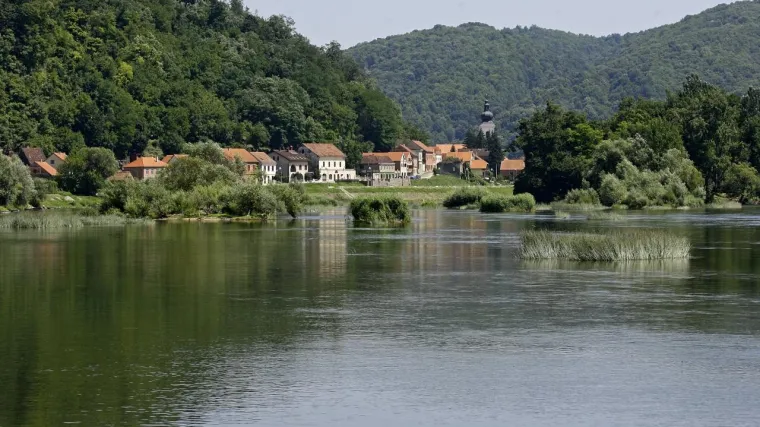 Na Uni se utopili otac i troje male djece