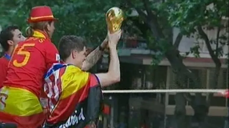 Arbeloa pao preko ruba slavljeničkog busa