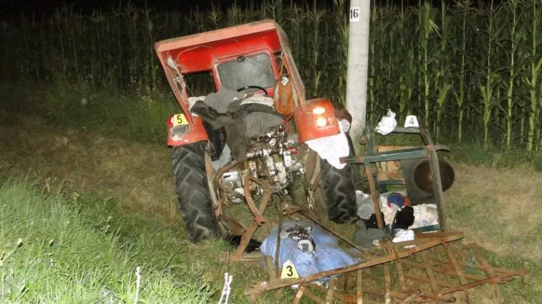 Kamionom naletio na traktor