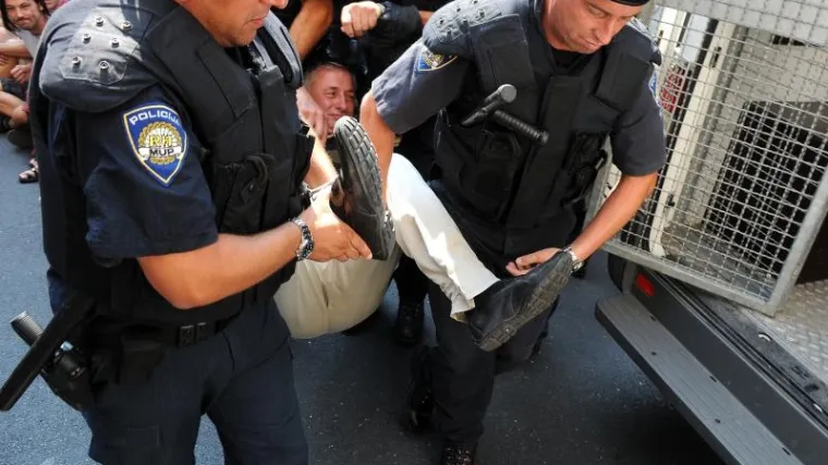 Masovna privođenja u Var&scaron;avskoj