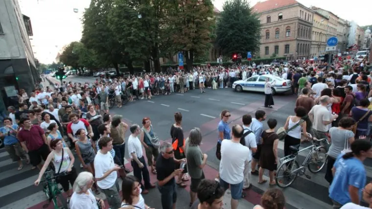 Prosvjednici blokirali sredi&scaron;te Zagreba