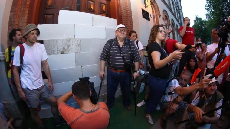 Aktivisti Dropulićkoj "zazidali" ulaz