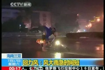 Snažan vjetar u Kini prevrtao motocikliste