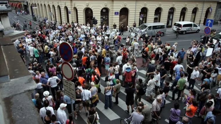 Nekoliko stotina prosvjednika protiv Bandića