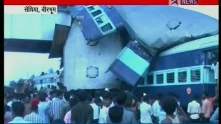 Stravičan sudar vlakova u Indiji
