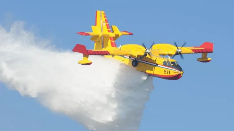 Kanader prisilno sletio u Karinsko more