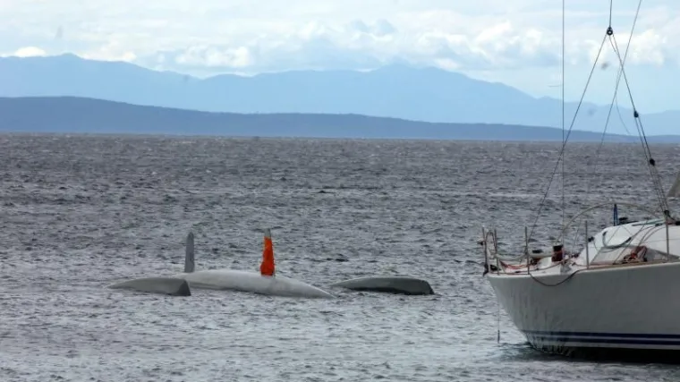 Bura prevrnula trimaran kod Senja