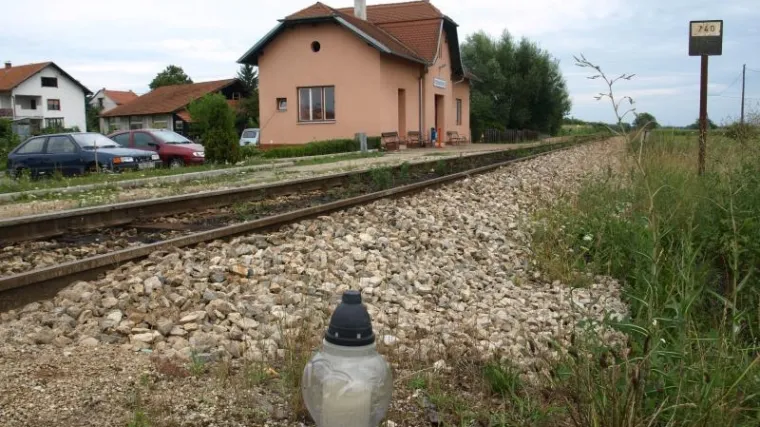 Djevojke pregazila lokomotiva