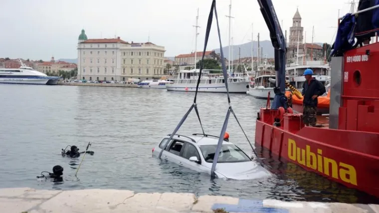 Austrijanac se parkirao u more