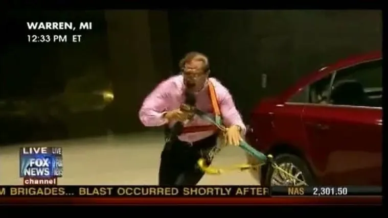 Nalet divljeg vjetra odnio novinara