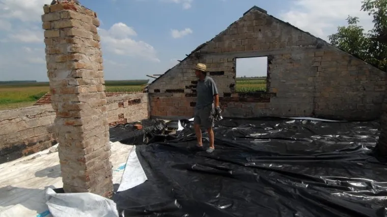 Udar groma zapalio kuću kod Belog Manastira
