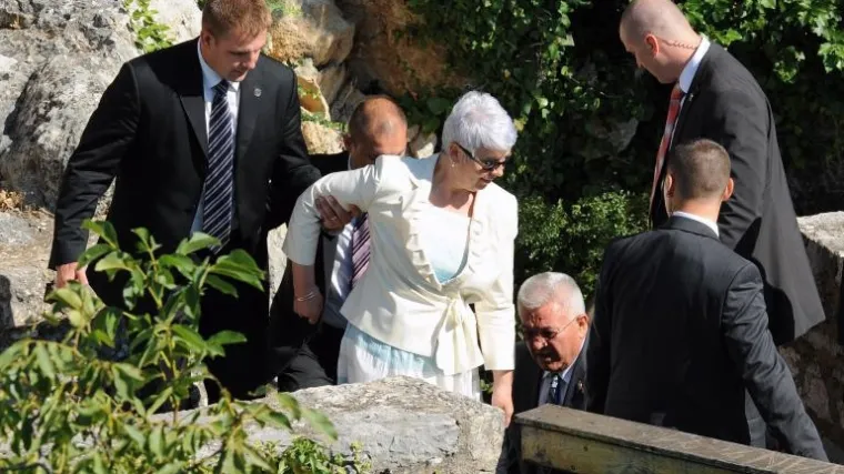 Josipoviću zviždali, a Kosor se jedva popela na tvrđavu