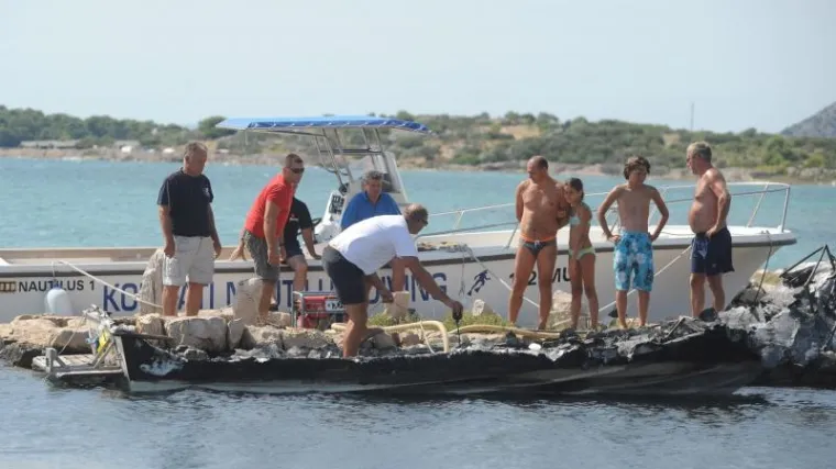 Gliser izgorio, vlasnik te&scaron;ko opečen