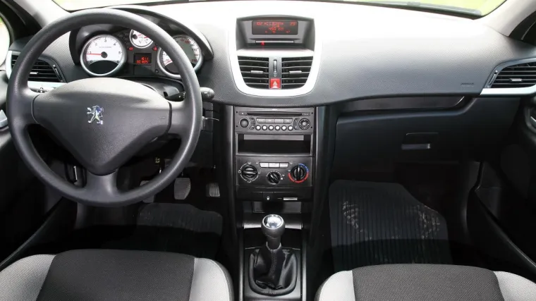 Pas stavio auto u ler i izazvao prometnu