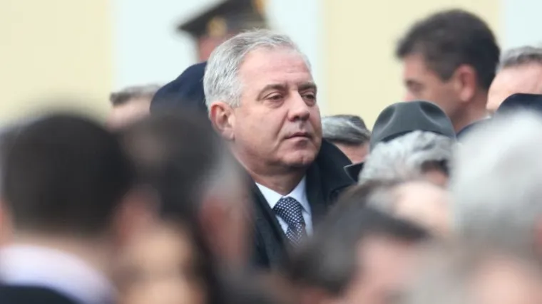 Uskok steže obruč oko Sanadera?