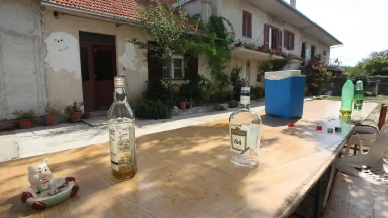 Slavili rođenje djeteta pa gost propucao dva mu&scaron;karca