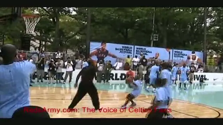 Dwayne Wade uni&scaron;tio klinca na terenu