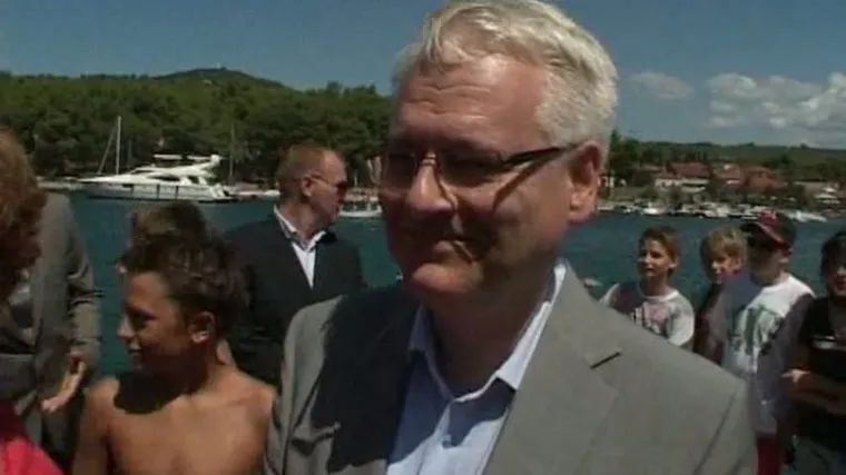 Josipović otkrio da najbolje pliva u kadi