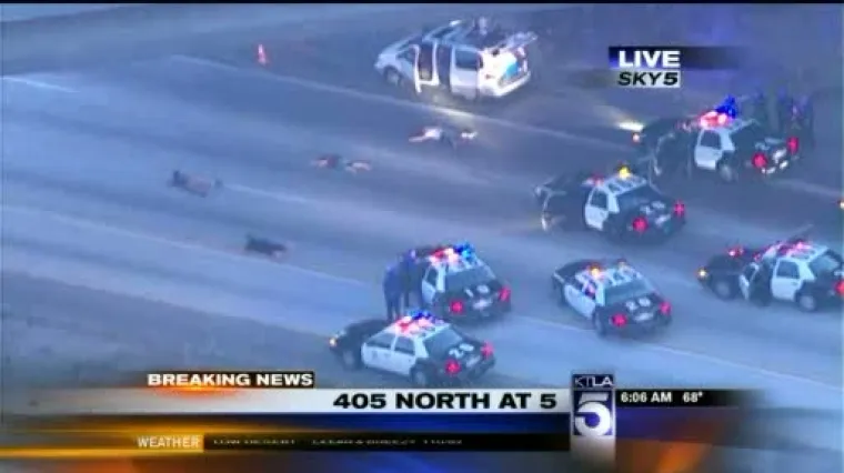 Policija nedužnu obitelj natjerala da legne na cestu