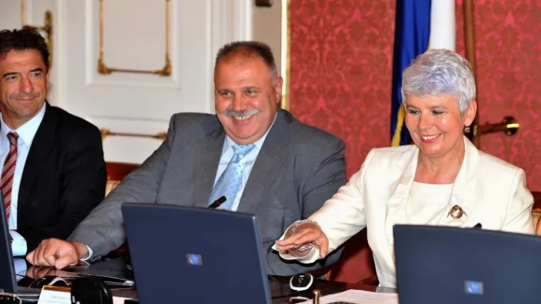 Dragi vozači i pu&scaron;ači, PLATITE!