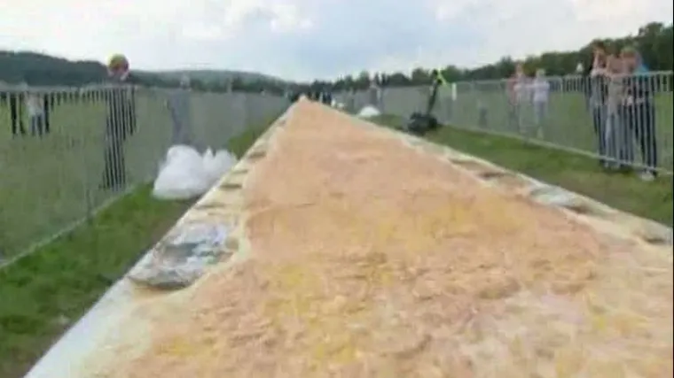 Najveća pizza u povijesti dulja od kilometra