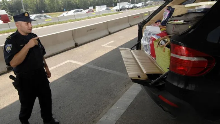 Talijan krijumčario 627 ptica