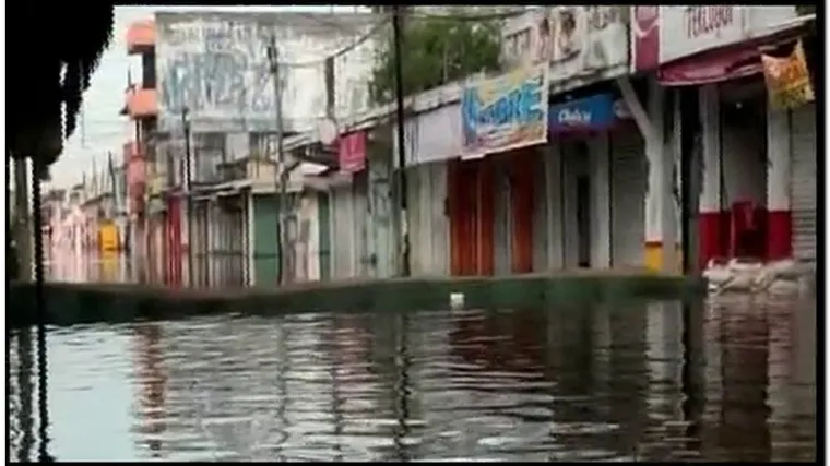 Dva metra visoka voda na ulicama